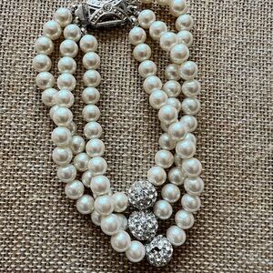 Elegant Pearl and Silver Bracelet